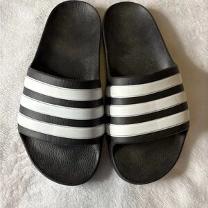 Youth Adidas Aqua Slides size 4k